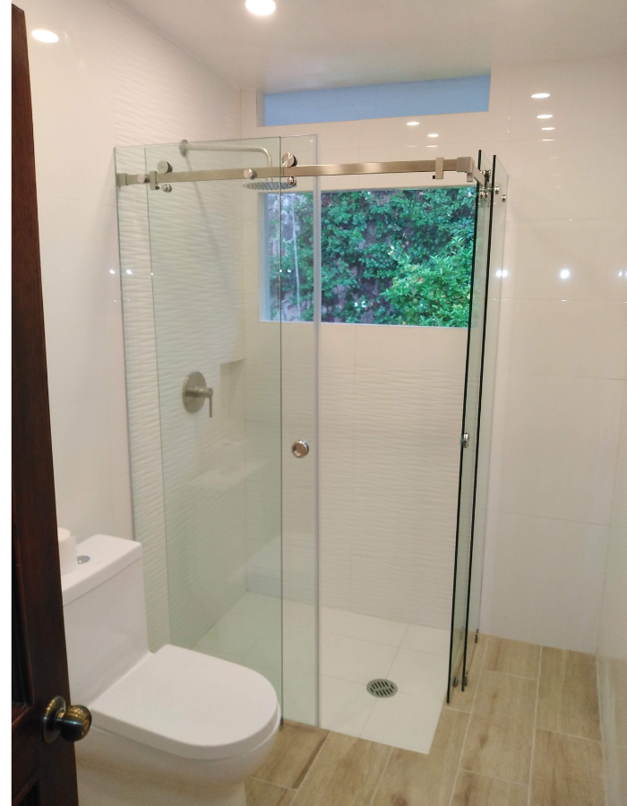 Cancel de baño moderno con diseño minimalista