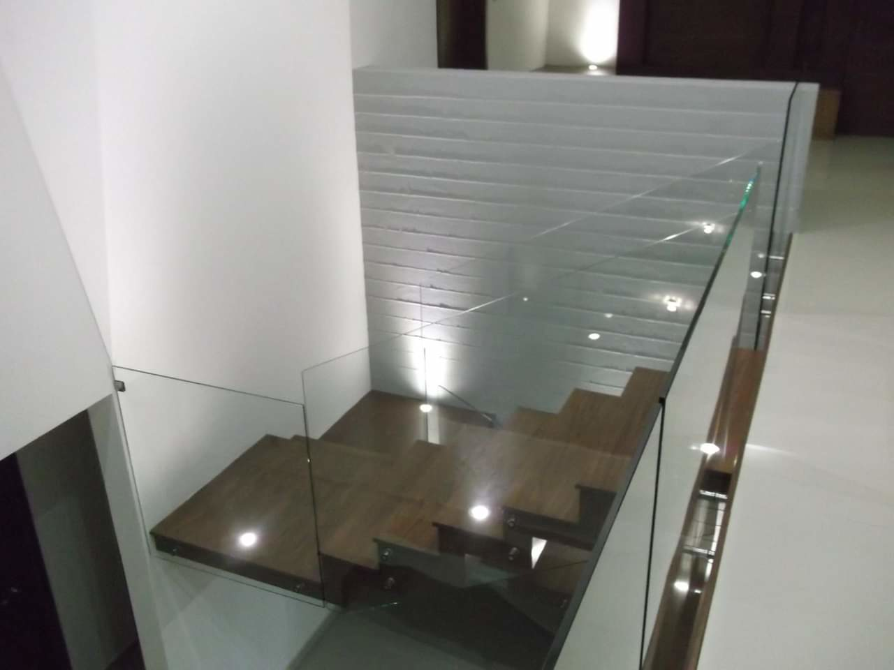 Pasamanos minimalista de cristal