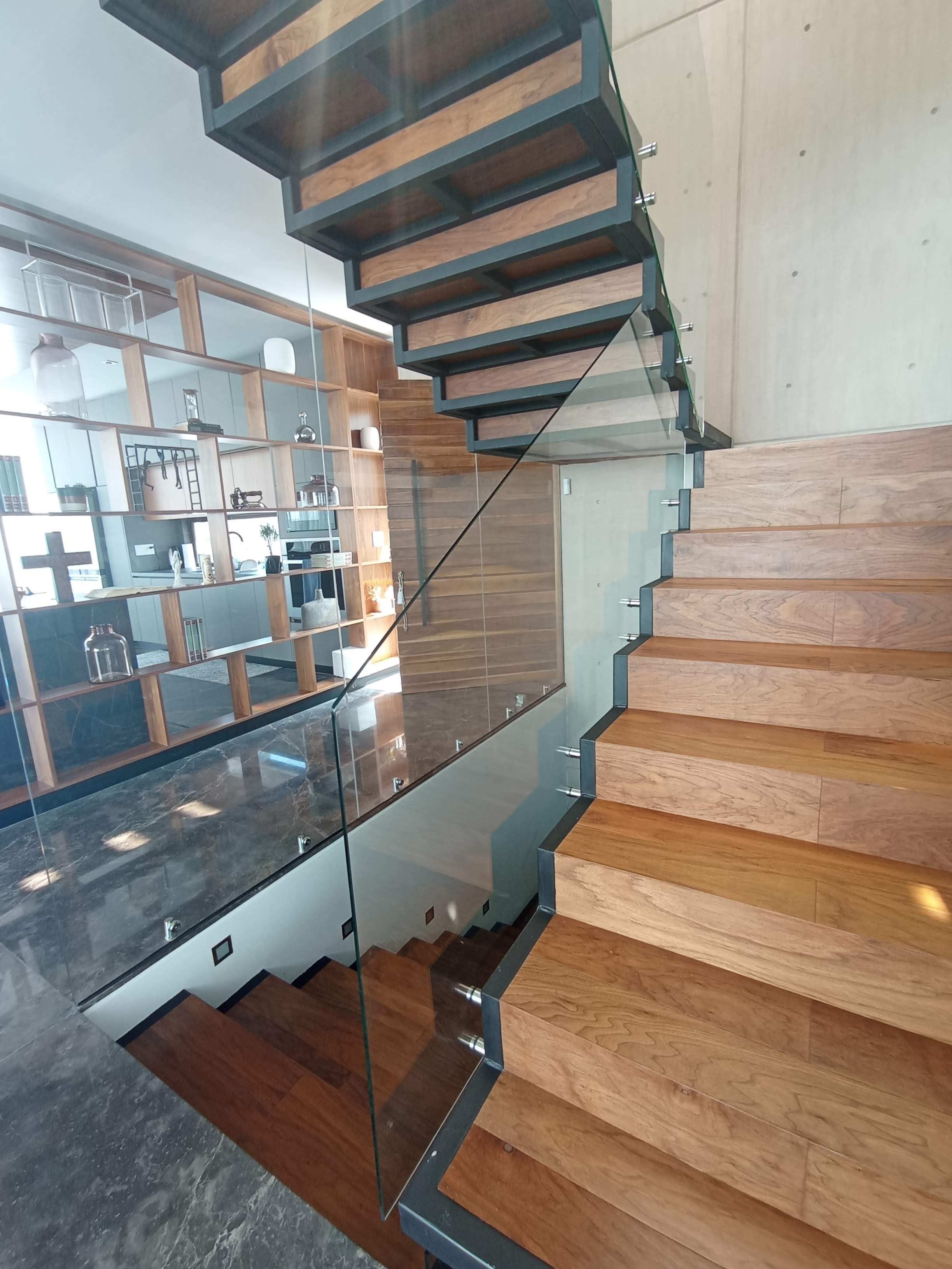 Pasamanos residencial de acero y vidrio