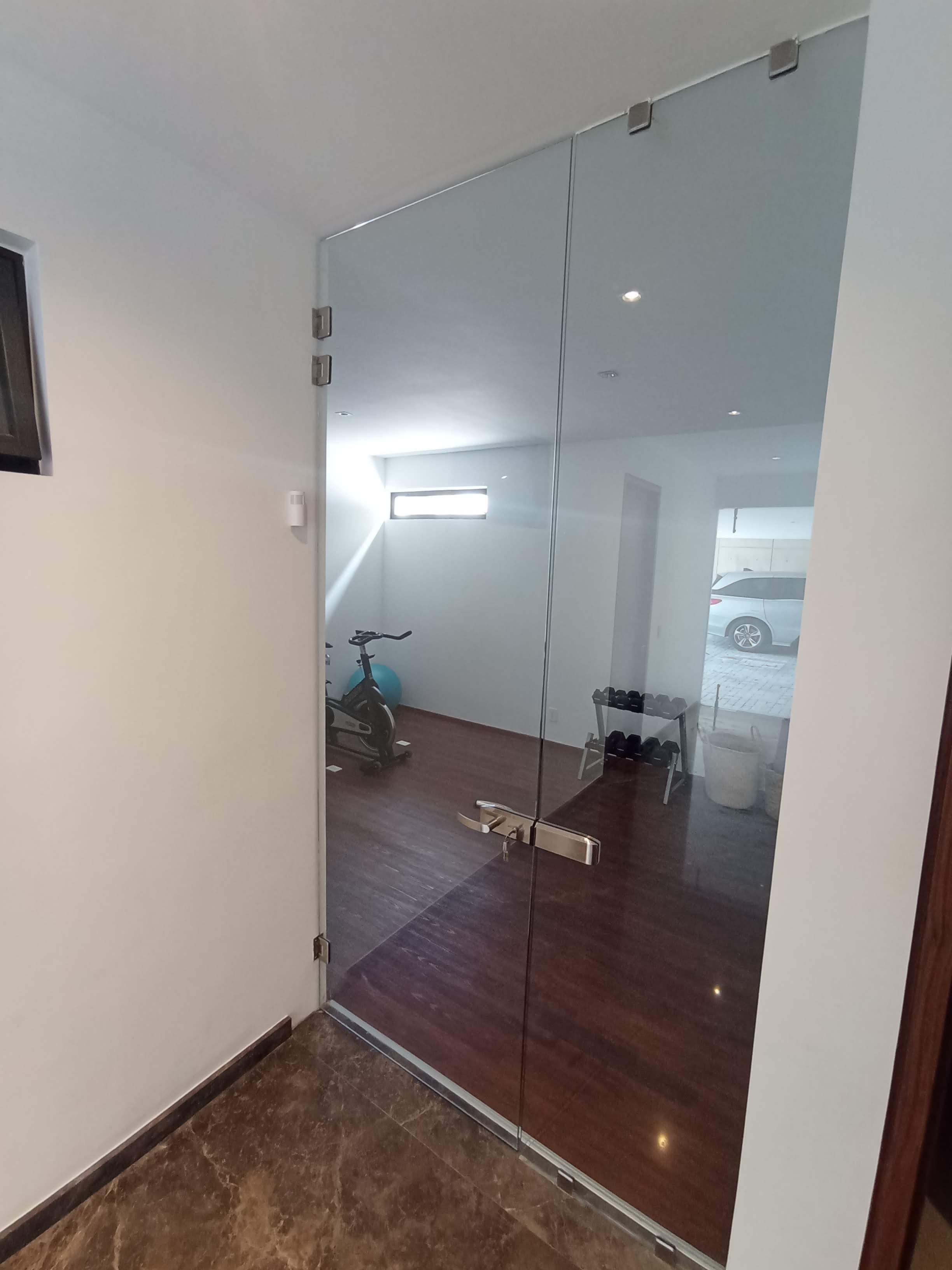 Puerta abatible