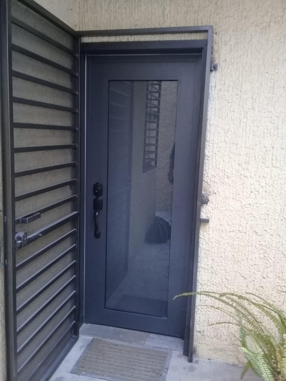 Puerta abatible